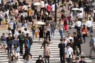 恩比德连续11场比赛得到至少30分10板 01年奥尼尔后首位中锋